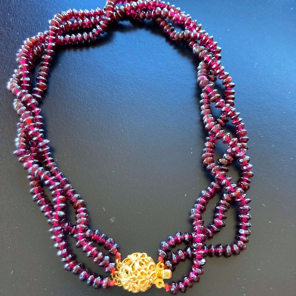 Jewelry - Garnet gemstone choker